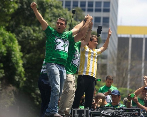 Flávio arrasta multidão em motocarreata em Belo Horizonte
