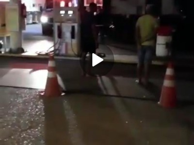 Homem é baleado em posto de combustíveis após ser confundido com assaltante em Caxias