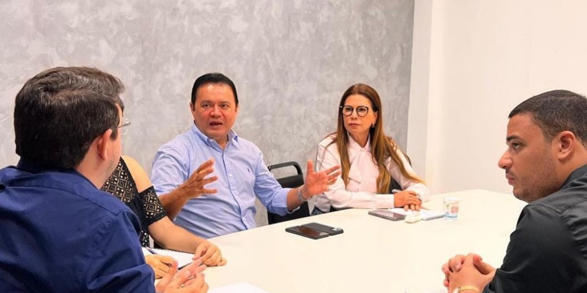 Deputada Abigail Cunha e Prefeito Rigo Teles realizam reunião de alinhamento para tratar demandas da Saúde