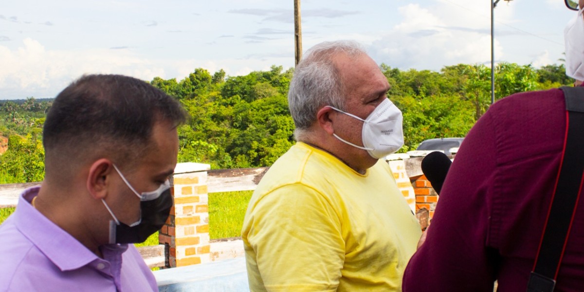 O Prefeito Kedson Lima e o Secretário de Turismo assinam ordem de serviço para a construção do Mirante de Aldeias Altas.
