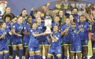 Câmara aprova fim de férias obrigatórias durante Copa Feminina de 2027