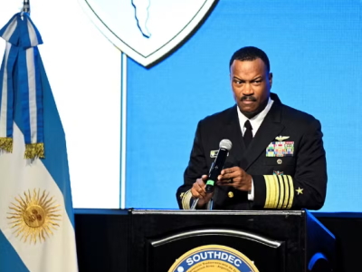 Comandante responsável por operações militares dos EUA na América Latina se demite em meio a dúvidas sobre ação na Venezuela