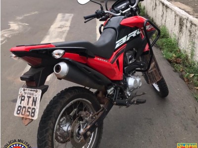 Polícia Militar realiza prisão e recupera motocicleta roubada em Caxias