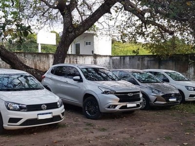 Dez carros com registro de posse indevida são apreendidos em Caxias