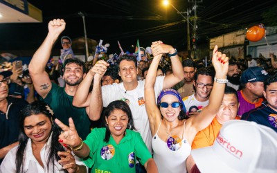 Caxias: Multidão toma as ruas durante arrastão liderado por Orleans Brandão e lideranças locais
