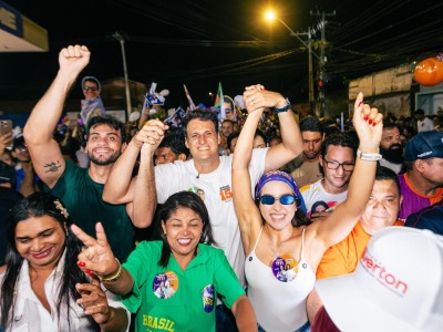 Caxias: Multidão toma as ruas durante arrastão liderado por Orleans Brandão e lideranças locais