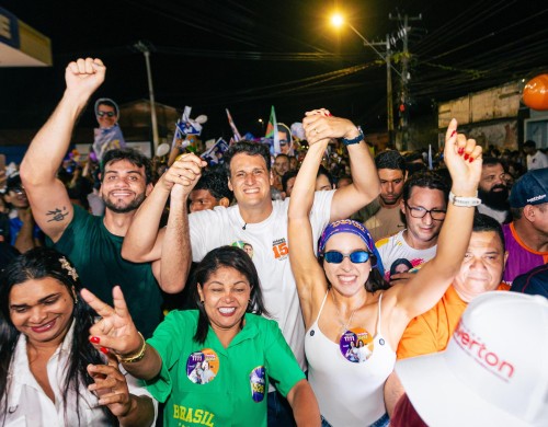 Caxias: Multidão toma as ruas durante arrastão liderado por Orleans Brandão e lideranças locais