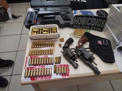 Operação policial apreende armas e munições em Caxias