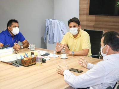 Deputado Federal Juscelino Filho se reúne com prefeito e ex-prefeito de Gonçalves Dias em São Luís