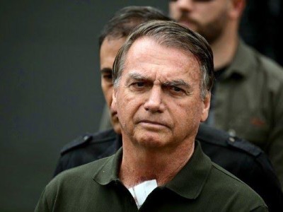Bolsonaro é preso pela Polícia Federal em Brasília
