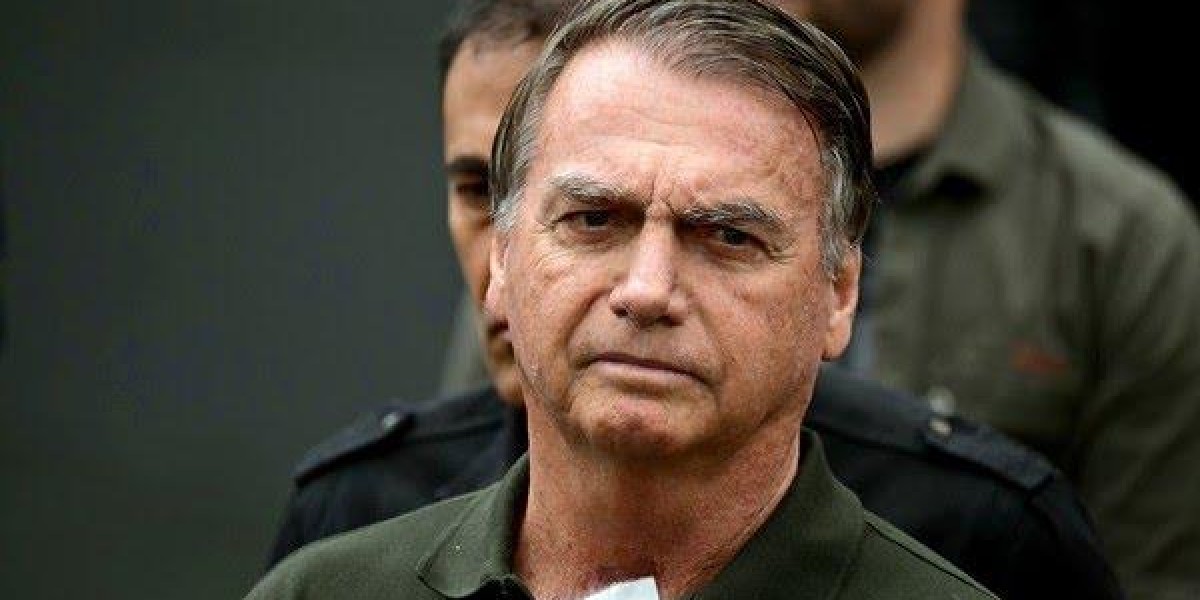 Bolsonaro é preso pela Polícia Federal em Brasília