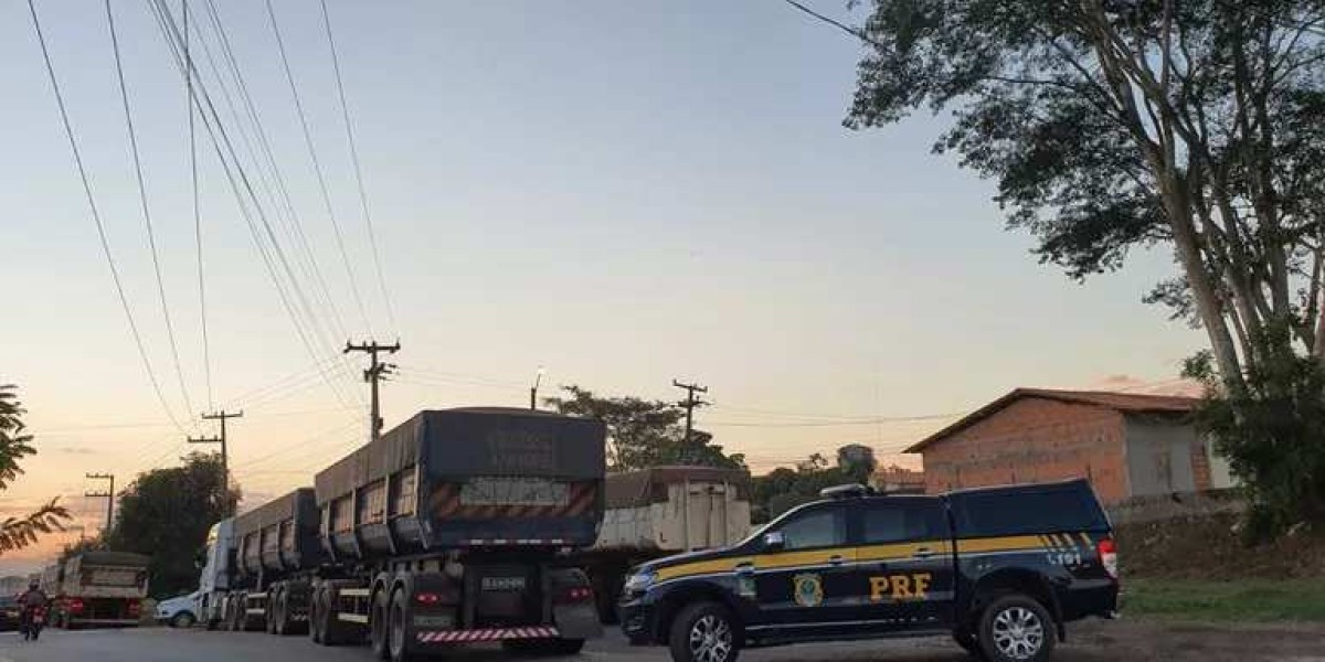 PRF flagra carregamento de mercadoria sem nota fiscal na BR-316