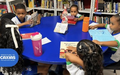Alunos da Educação Infantil visitam Biblioteca Municipal Odylo Costa Filho