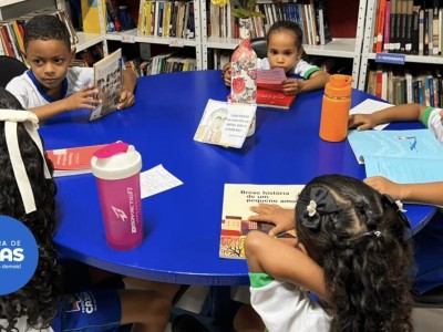 Alunos da Educação Infantil visitam Biblioteca Municipal Odylo Costa Filho