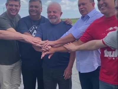 Lula chega em São Luís para participar de ato de campanha