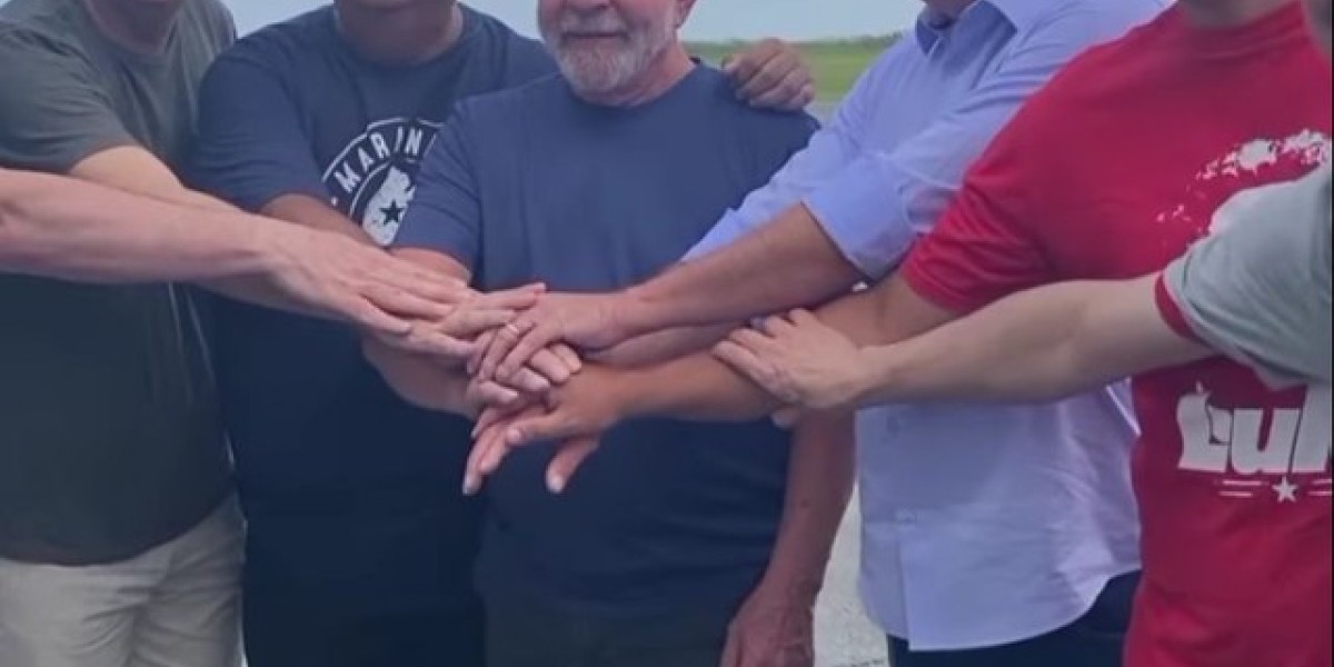 Lula chega em São Luís para participar de ato de campanha