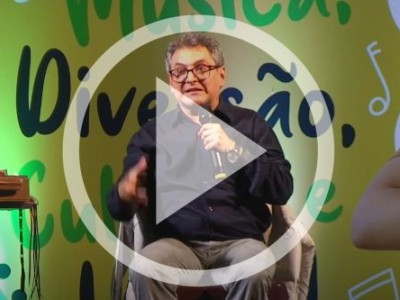 Durante show humorístico em Timon, artista Piauiense, João Claudio Moreno, faz elogios a economia de Caxias