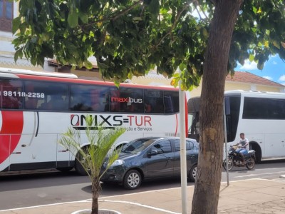 Prefeito de Codó, Zé Francisco disponibiliza ônibus para alunos que vão disputar os JEMS 2022 ,em São Luís