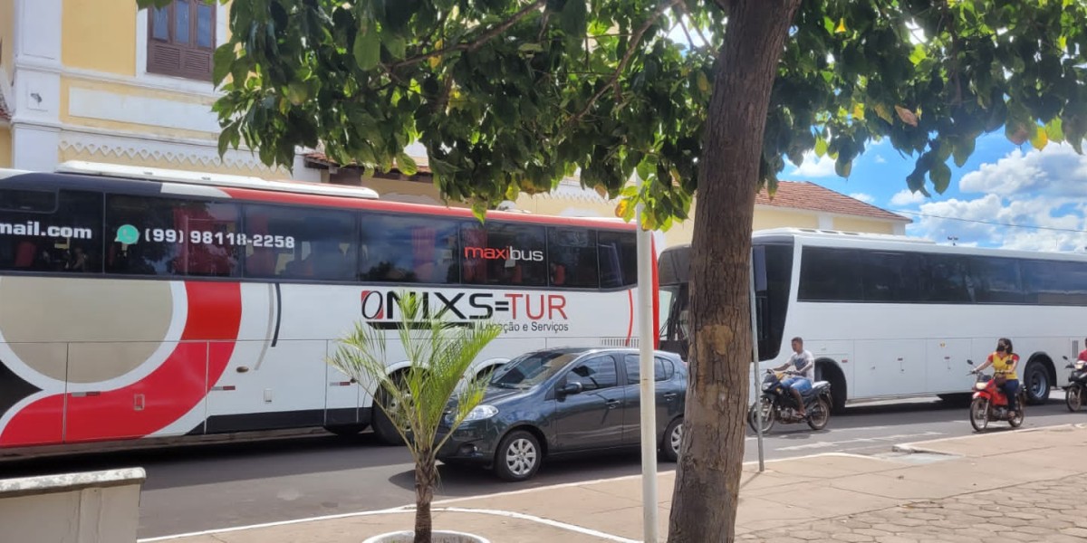 Prefeito de Codó, Zé Francisco disponibiliza ônibus para alunos que vão disputar os JEMS 2022 ,em São Luís
