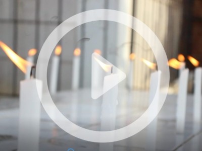 Familiares visitam túmulos de parentes e amigos no dia de finados em Caxias