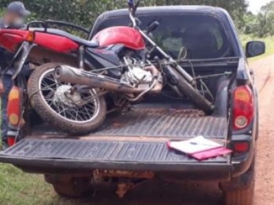 PM apreende moto com restrição de roubo abandonada na zona rural de Caxias