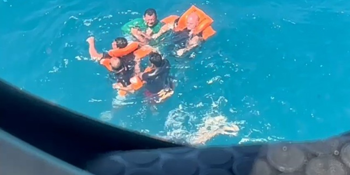 Embarcação naufraga e nove tripulantes são resgatados em alto mar em Tutóia