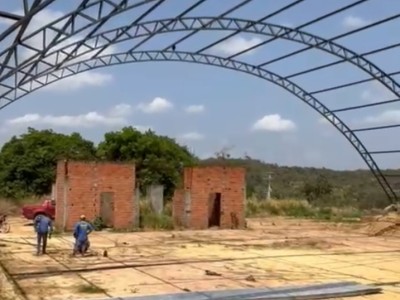 Prefeito de Gonçalves Dias acompanha andamento de obras do Ginásio Poliesportivo do bairro Maioba