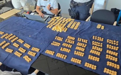 Pedreiros descobrem fortuna em ouro durante reforma de imóvel na Bélgica