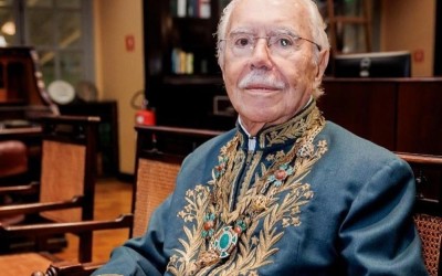 José Sarney apresenta melhora durante tratamento de pneumonia, mas segue internado