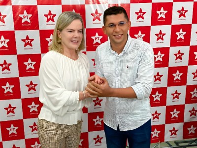 Ricardo Rodrigues participa do encontro estadual do PT, ao lado de Gleice Hoffman, em São Luís