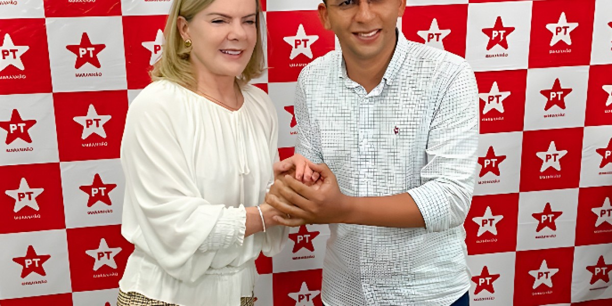 Ricardo Rodrigues participa do encontro estadual do PT, ao lado de Gleice Hoffman, em São Luís
