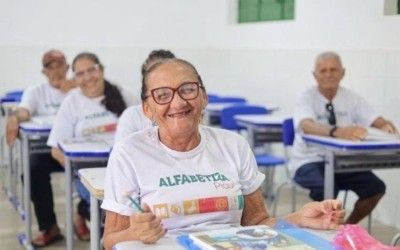 Alfabetiza Piauí alcança 100 mil matrículas entre jovens, adultos e idosos