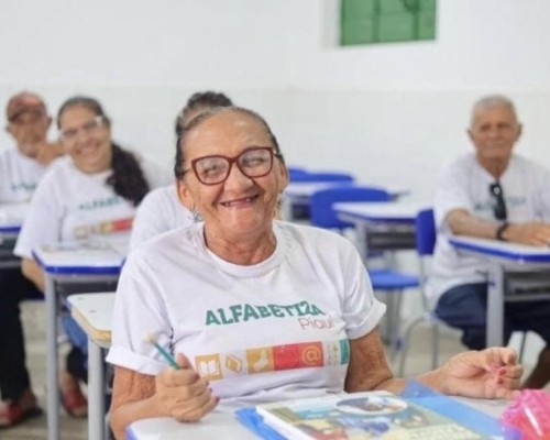 Alfabetiza Piauí alcança 100 mil matrículas entre jovens, adultos e idosos