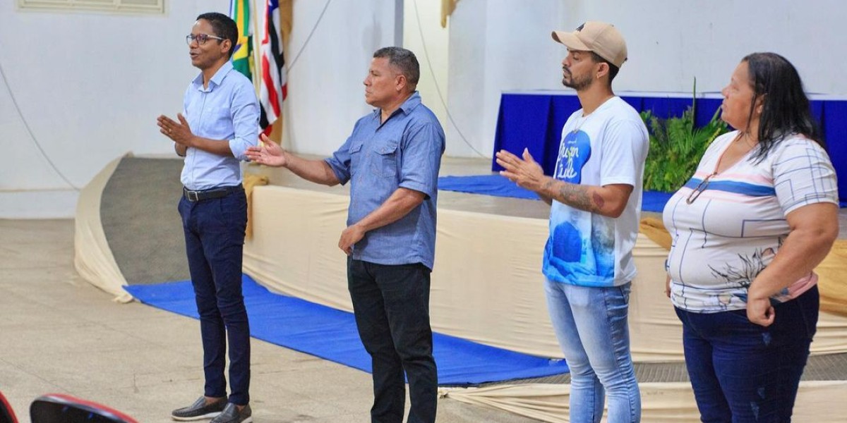 A Prefeitura de Coelho Neto realiza reunião com permissionários do Shopping do Povo