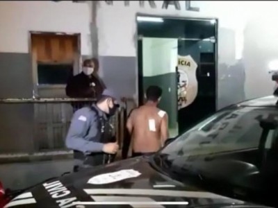 Jovem aplica golpes de tesoura no padrasto ao ver mãe sendo agredida