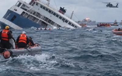 Naufrágio no Mar de Java deixa mortos e mais de 120 desaparecidos na Indonésia