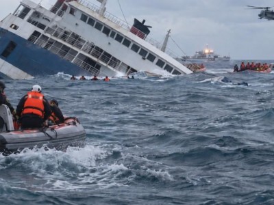 Naufrágio no Mar de Java deixa mortos e mais de 120 desaparecidos na Indonésia