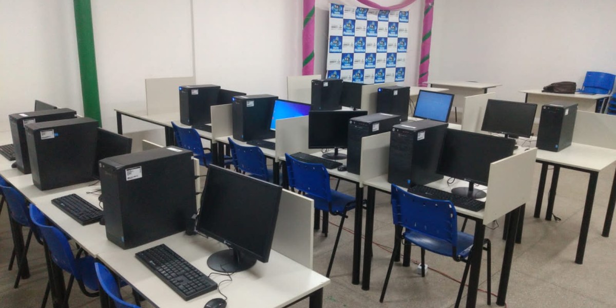 Clubinho de Robótica de Codó recebe computadores e entrega kits pedagógicos pelo prefeito Zé Francisco
