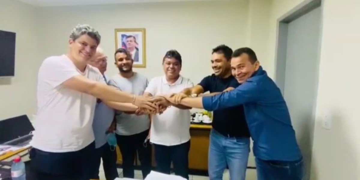 Prefeito Toinho Patioba em reunião com o secretário Márcio Jerry garante ampliação do sistema de abastecimento de água em bairros de Gonçalves Dias