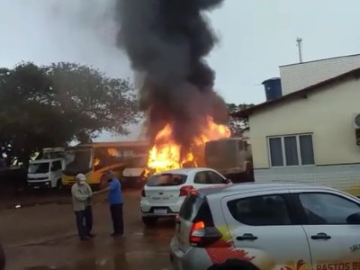 Incêndio é registrado em garagem de prefeitura no Maranhão
