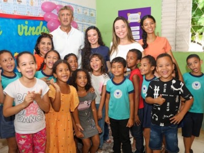 Prefeito Nonatinho inicia  entrega de fardamento escolar para alunos da rede municipal de Matões
