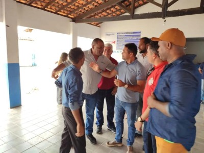 Prefeito Toinho Patioba recebe representantes do Sindicato dos Servidores Públicos Municipais na sede provisória da Prefeitura
