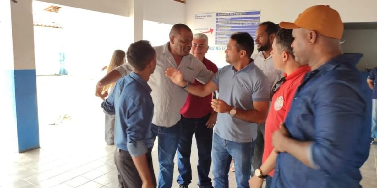 Prefeito Toinho Patioba recebe representantes do Sindicato dos Servidores Públicos Municipais na sede provisória da Prefeitura