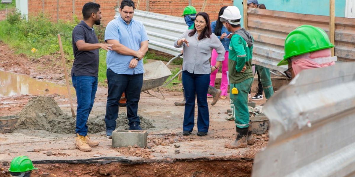  Prefeita Dinair Veloso vistoria obras de pavimentação em andamento e m Timon