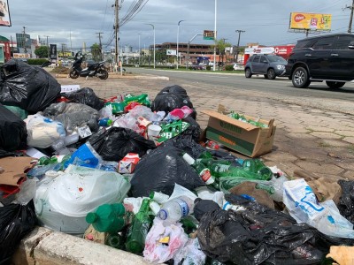 Lixo se acumula pelas ruas de São Luís; Comitê de Limpeza afirma que é por causa das chuvas