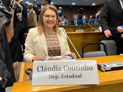 Deputada Cláudia Coutinho participa do início dos trabalhos na ALEMA ao lado da presidente Iracema e do governador Carlos Brandão