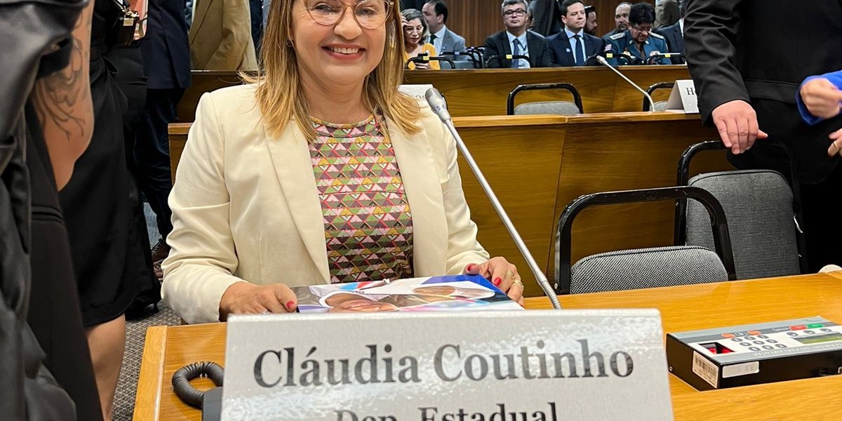 Deputada Cláudia Coutinho participa do início dos trabalhos na ALEMA ao lado da presidente Iracema e do governador Carlos Brandão