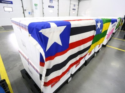 Covid-19: Secretário da Saúde recebe oficialmente o 1º lote de vacinas destinadas ao Maranhão
