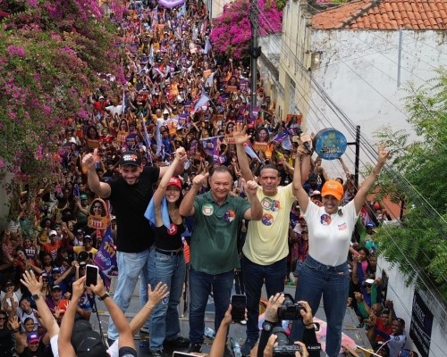 Arrastão da Vitória reúne milhares em Caxias com Amanda Gentil, Daniella, Carlos Brandão e Gentil Neto