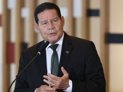 Com covid-19, estado de saúde de Hamilton Mourão é bom
